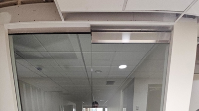 frameless partition glass Photo