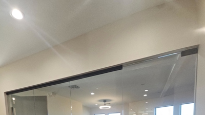 frameless partition glass Photo